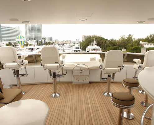 Tanzanite Flybridge Sun Deck Was Helm Station Before - Innovative Creations